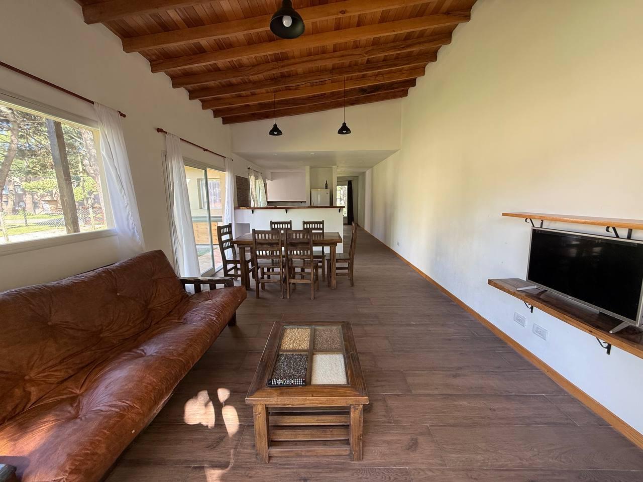 Foto de Casa de 2 ambientes lote de 405m2 La Caleta sobre asfaltada, imagen 5