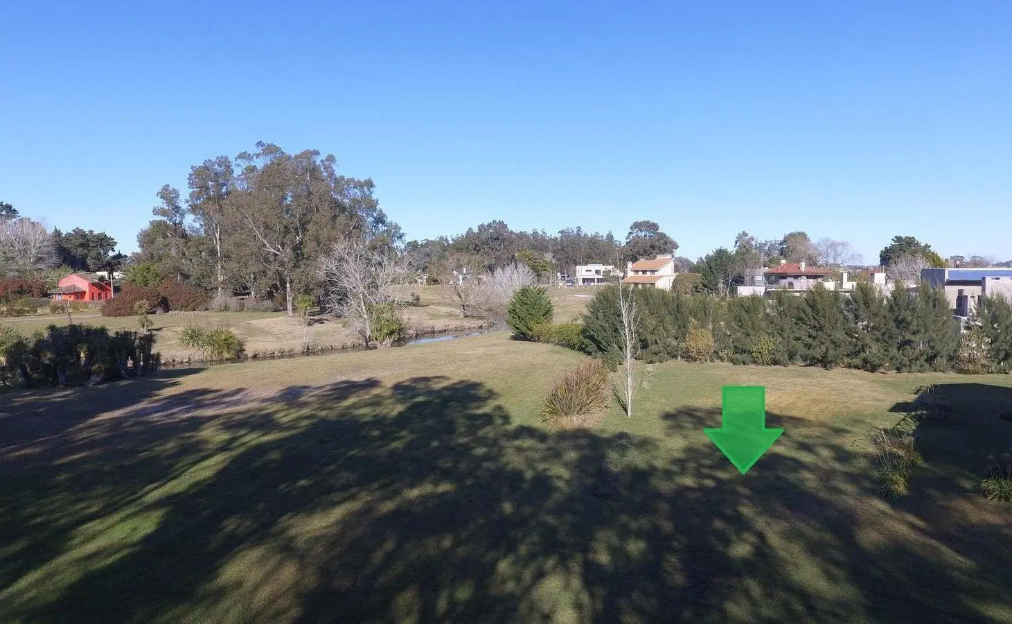 Terreno único en el Country Costa del Sol. De 674m2 Vista al arroyo 4
