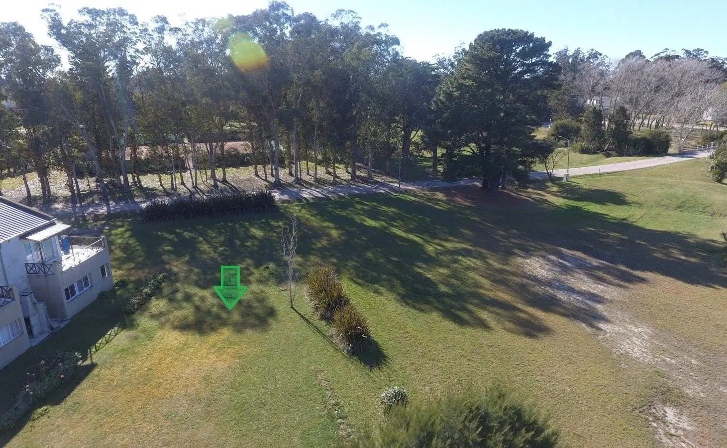 Terreno único en el Country Costa del Sol. De 674m2 Vista al arroyo 1