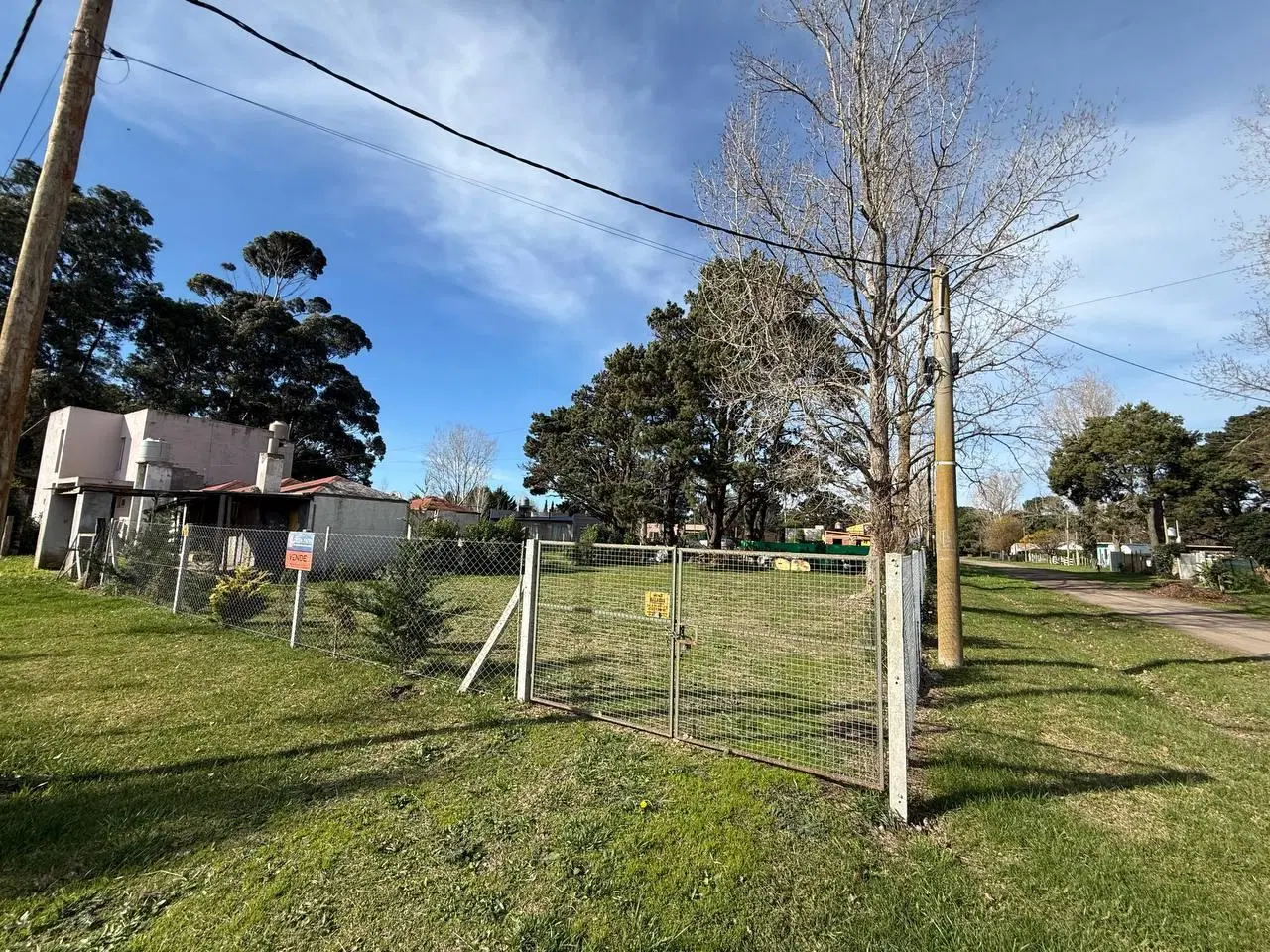 Lote esquina en La Caleta de 415M2 2