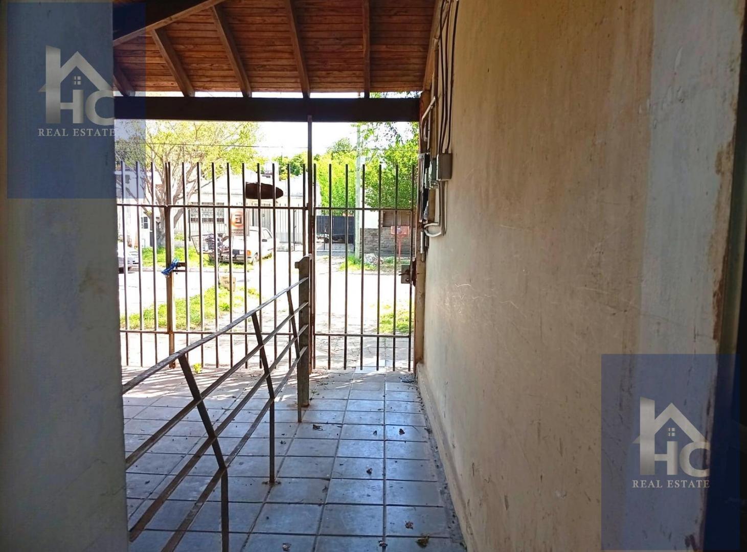 Foto de Venta PH 2 ambientes en Lomas de Zamora con patio., imagen 1