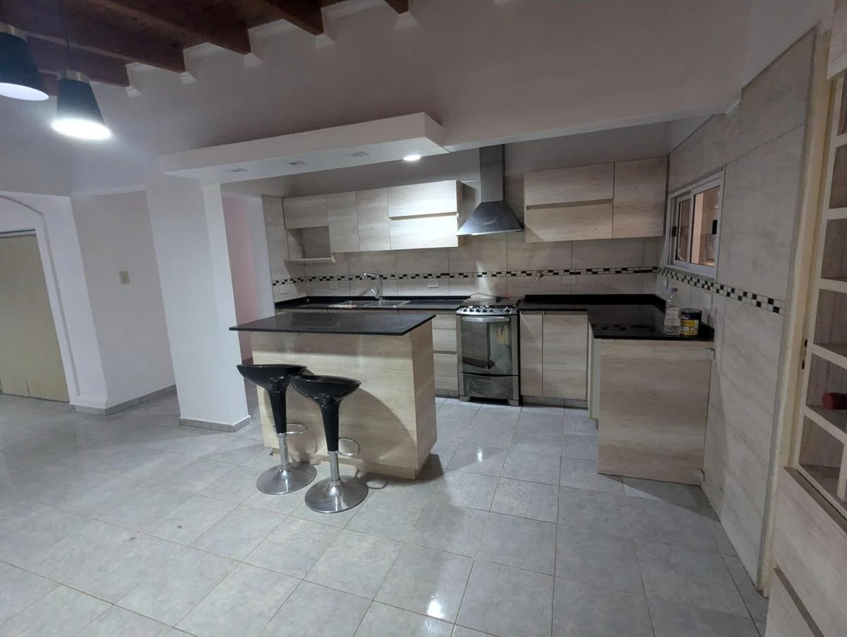 Vendo Casa con Quincho y Pileta 4