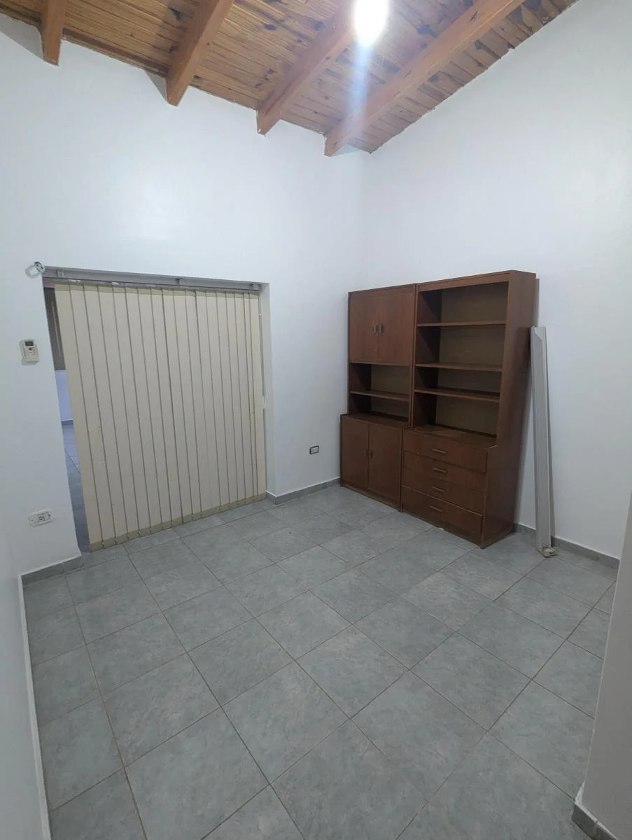 Vendo Casa con Quincho y Pileta 5