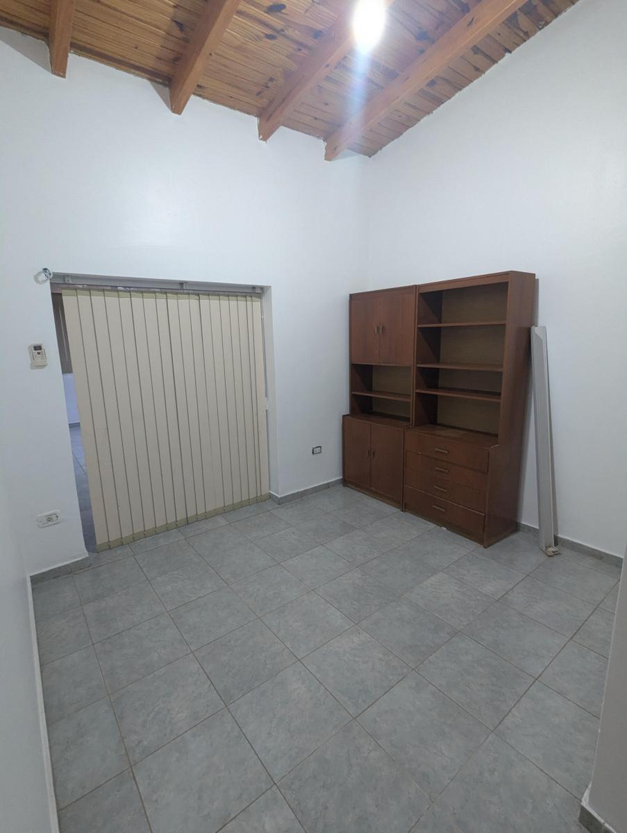 Vendo Casa con Quincho y Pileta 2