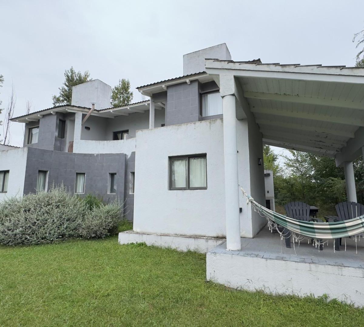 Venta Complejo de Cabañas en Potrero de Garay a 50 m del Lago 1