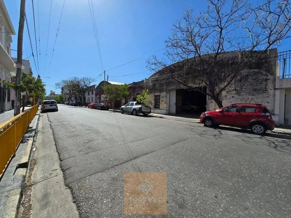 Galpón en Alberdi 4