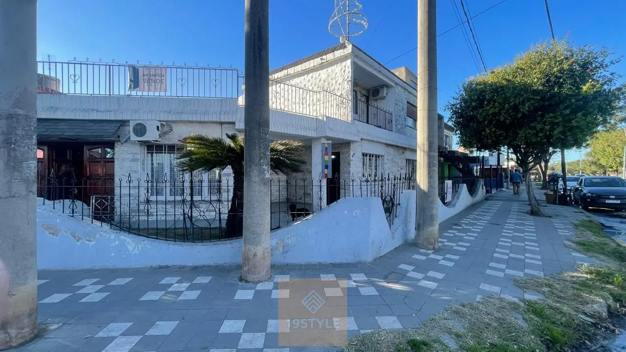 Casa a la venta 5 dormitorio B Res ampliación America 5