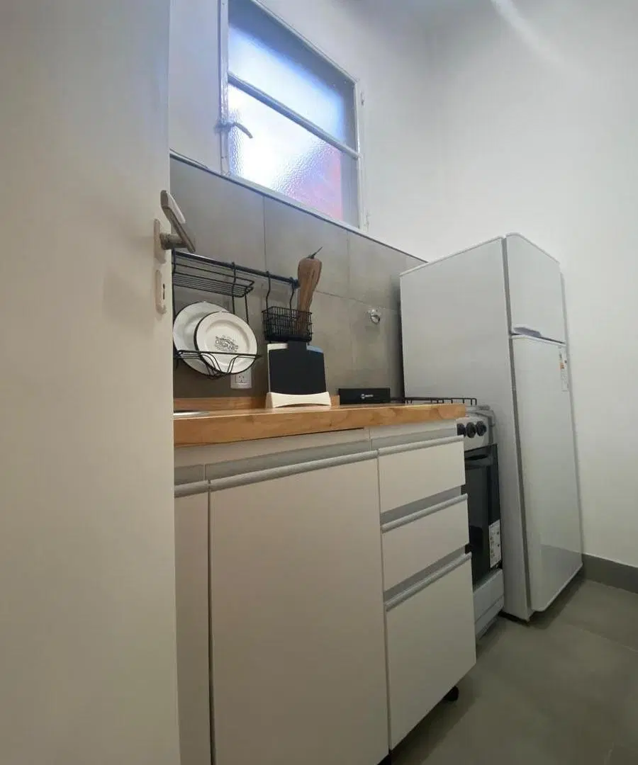 Monoambiente con cocina independiente en plena Recoleta 5