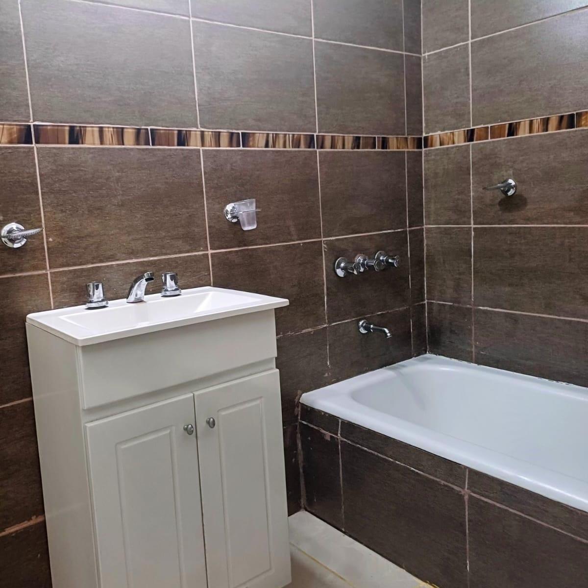 Foto de CASA TIPO CHALET RECICLADO A ESTRENAR DE 3 AMB. FINANCIAMIENTO ., imagen 2