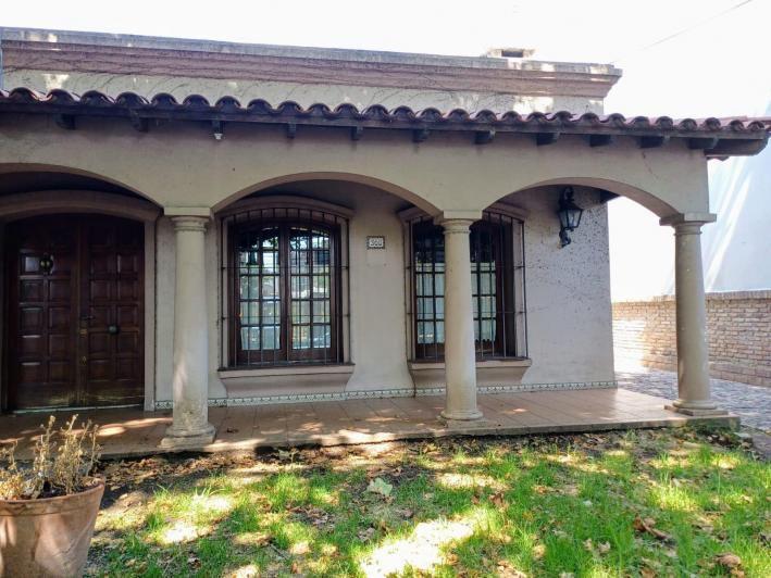 Excelente Casa de 280 m Sobre Lote de 760 m. en Morón 1