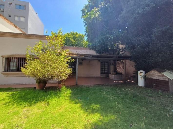Excelente Casa de 280 m Sobre Lote de 760 m. en Morón 5