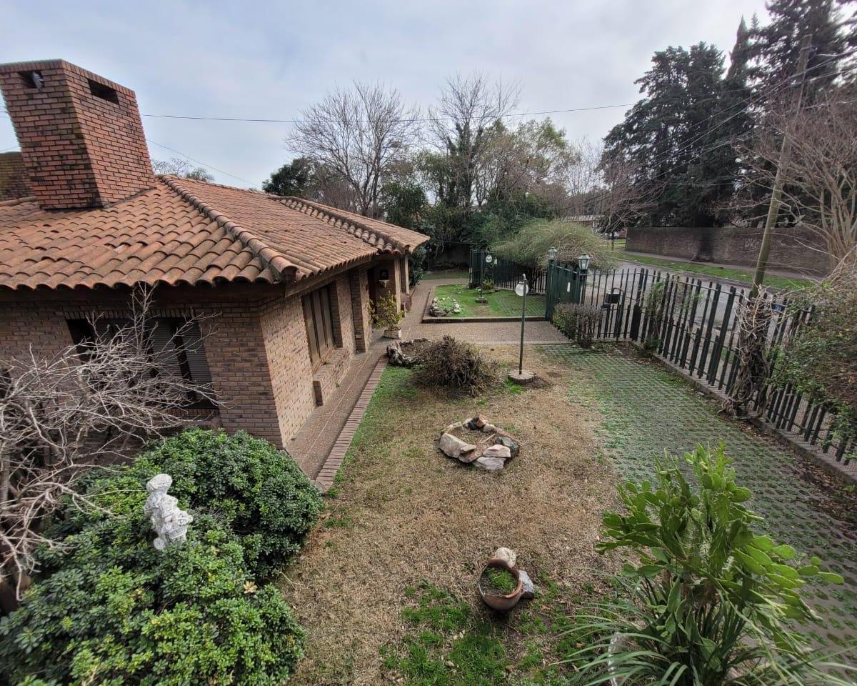 Casa Quinta en venta con 1219 m² de terreno y 3 habitaciones en Moreno