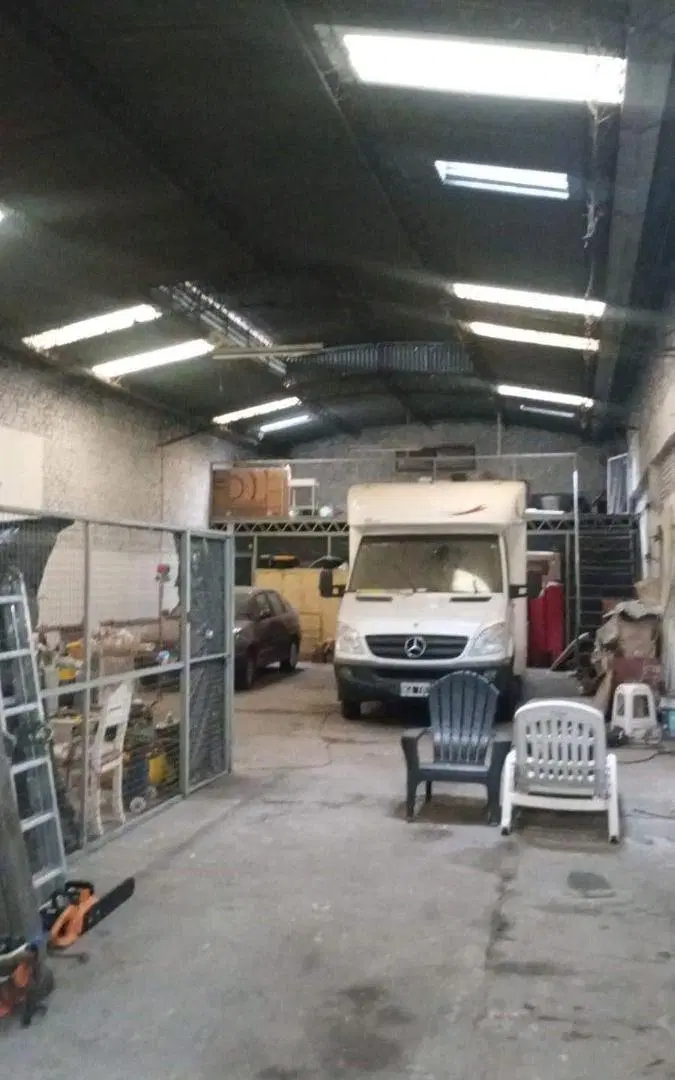 Muy buen galpón de 260 m2 en alquiler en Villa Luzuriaga 5