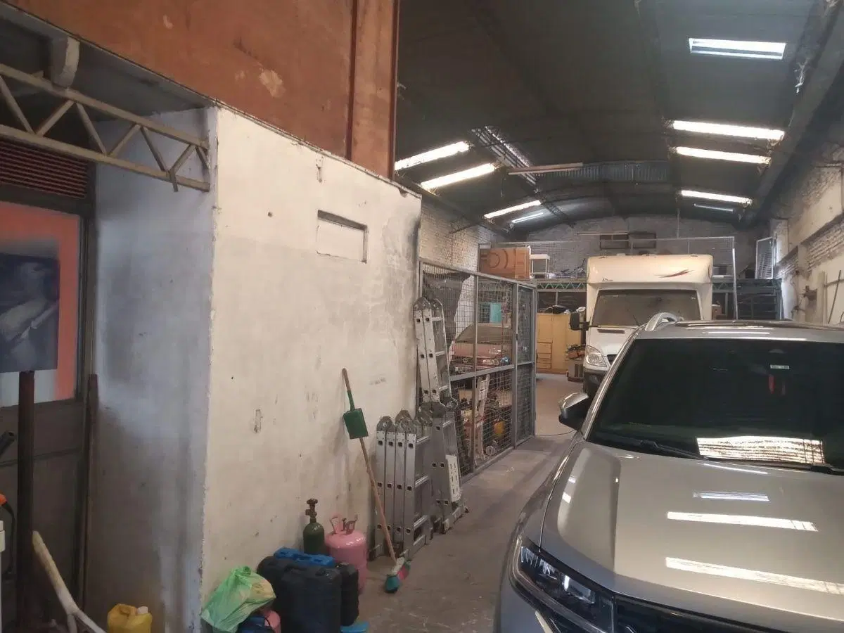 Muy buen galpón de 260 m2 en alquiler en Villa Luzuriaga 3