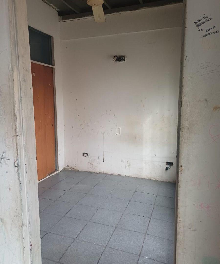 Foto de Venta 2 casas a refaccionar en Villa Udaondo, imagen 5
