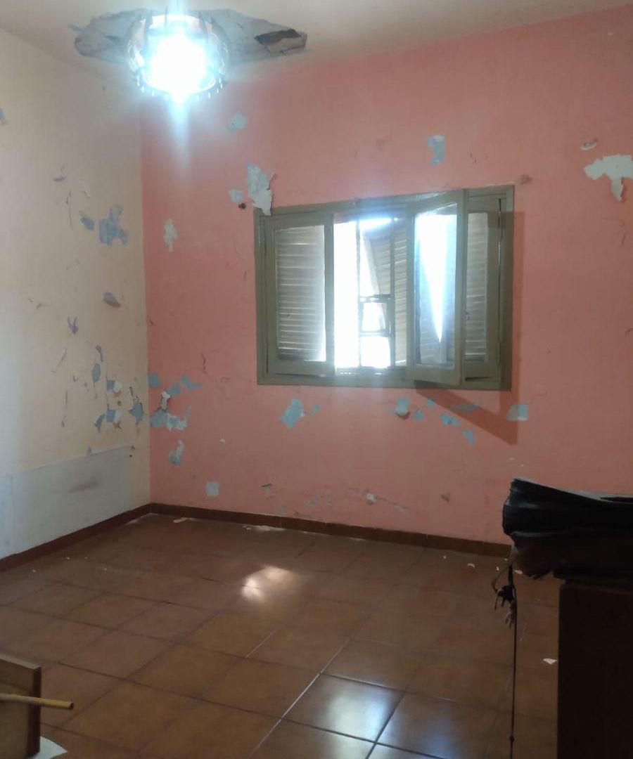 Foto de OPORTUNIDAD EN CASTELAR NORTE CASA A REFACCIONAR -300 m2 LOTE, imagen 2