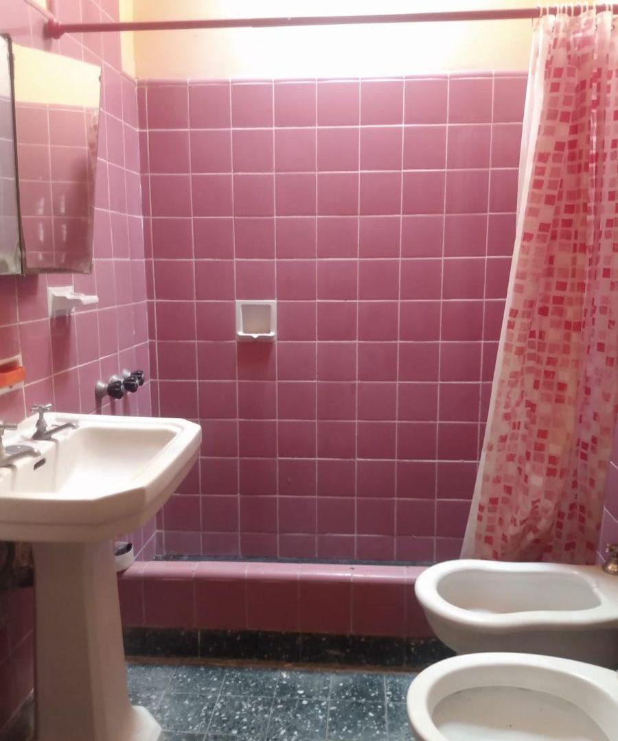 Foto de OPORTUNIDAD EN CASTELAR NORTE CASA A REFACCIONAR -300 m2 LOTE, imagen 3