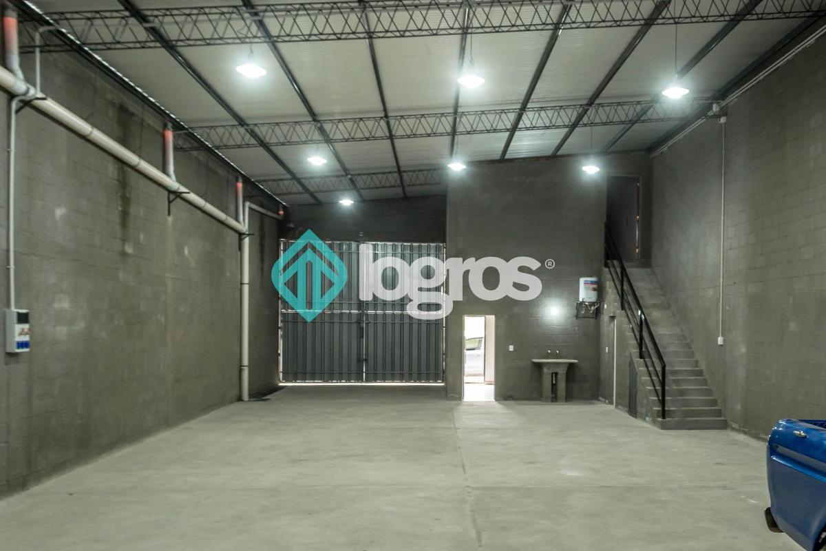Galpón en Venta de 250 m² Ubicado en Atocha 2