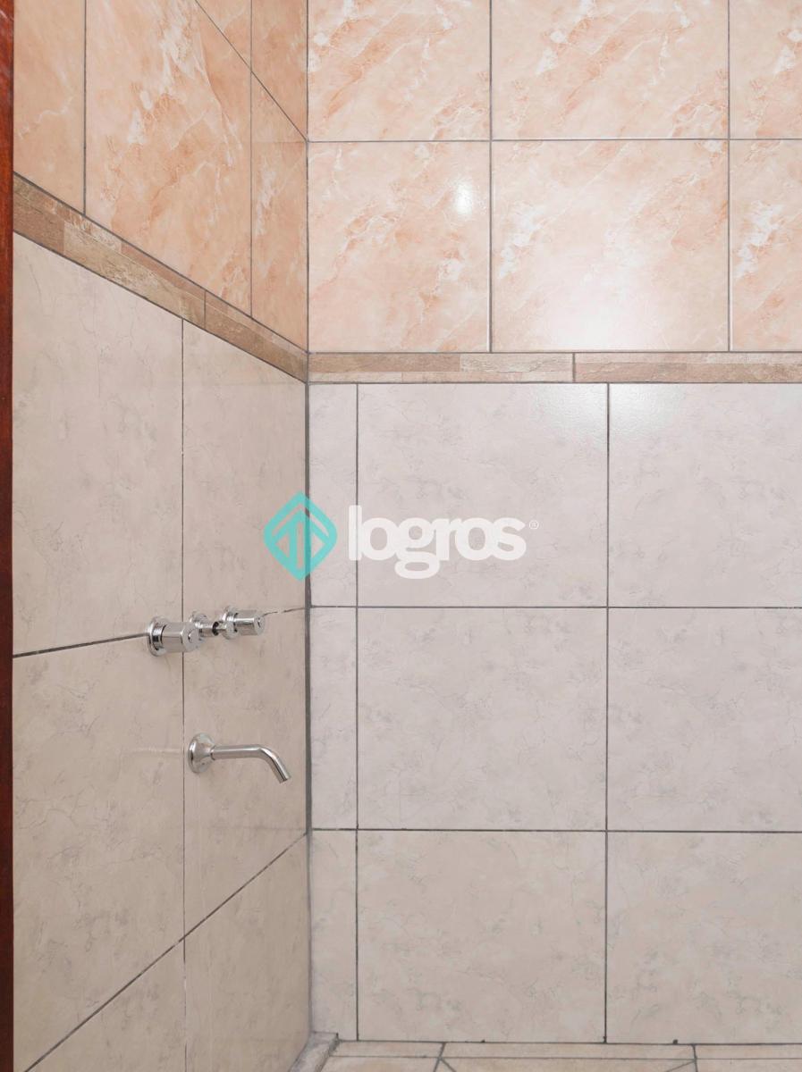 Galpón en Venta de 250 m² Ubicado en Atocha 1