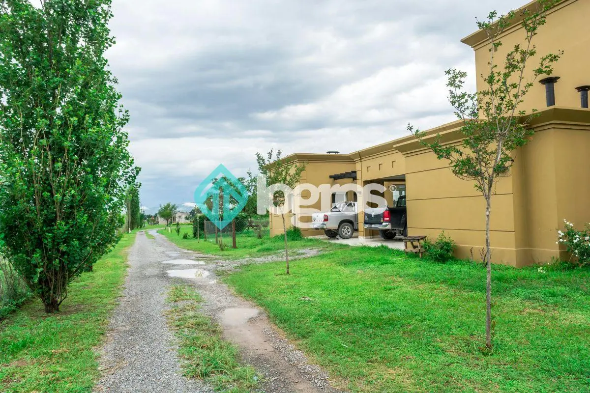 Casa en venta de 5 dormitorios en Club de Campo Ojimoro, Salta 3