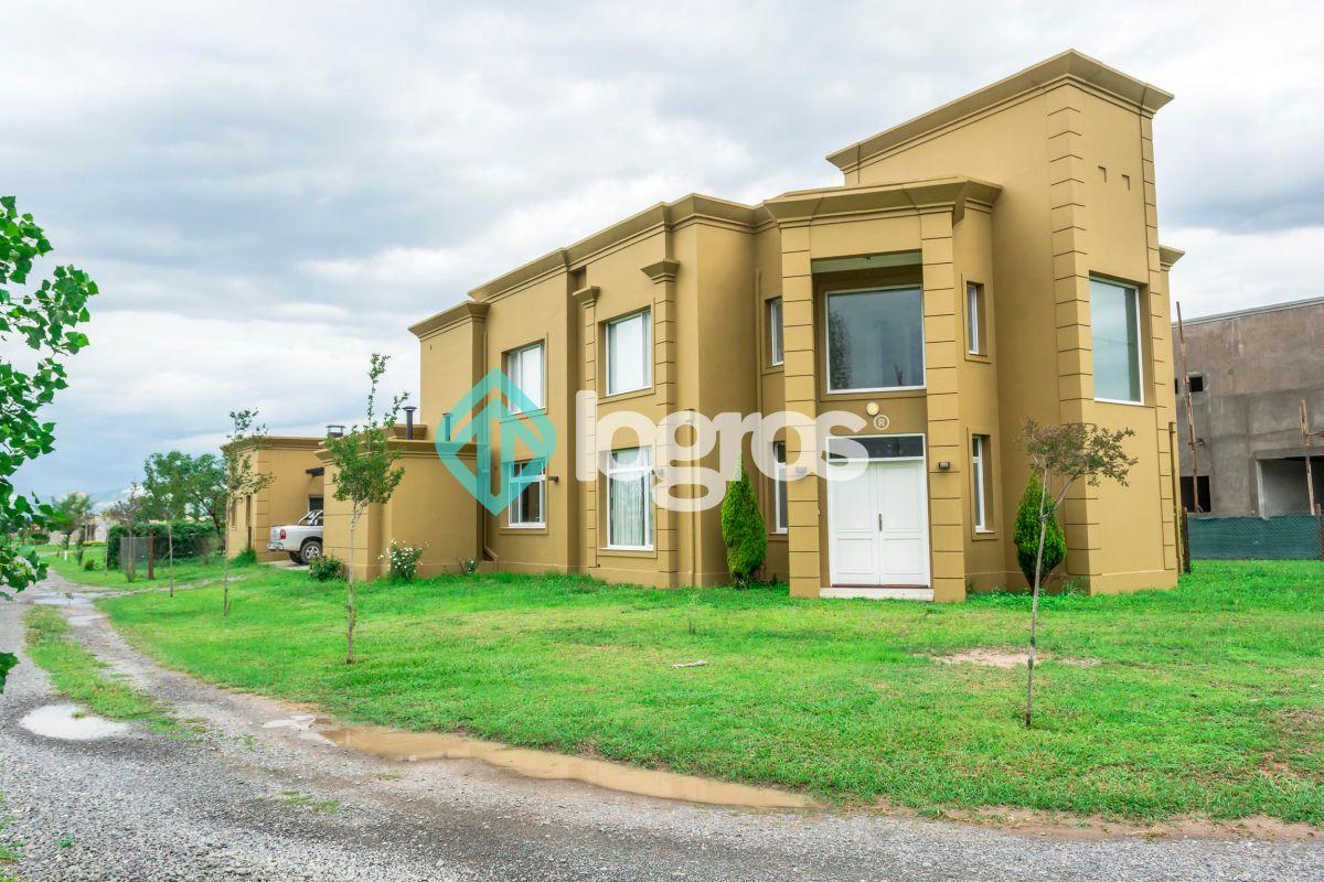Casa en venta de 5 dormitorios en Club de Campo Ojimoro, Salta
