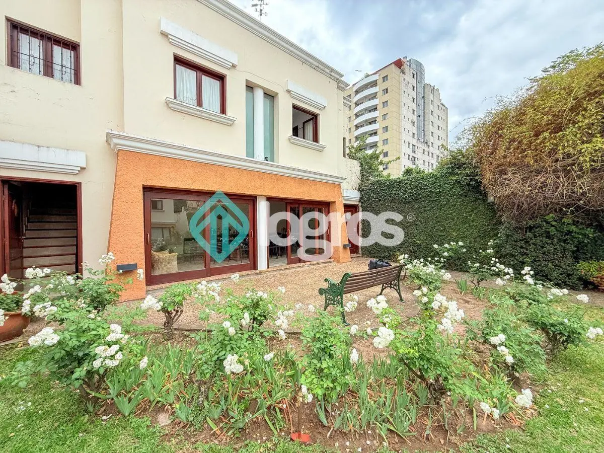 Casa en venta con cochera en macrocentro 2