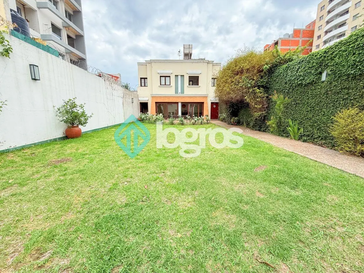 Casa en venta con cochera en macrocentro 5