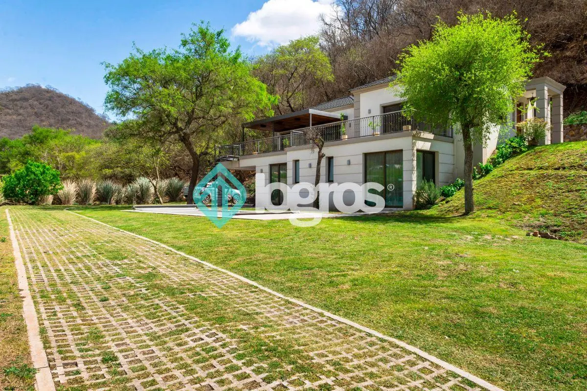 HERMOSA CASA EN VENTA – VALLE ESCONDIDO – SALTA 3