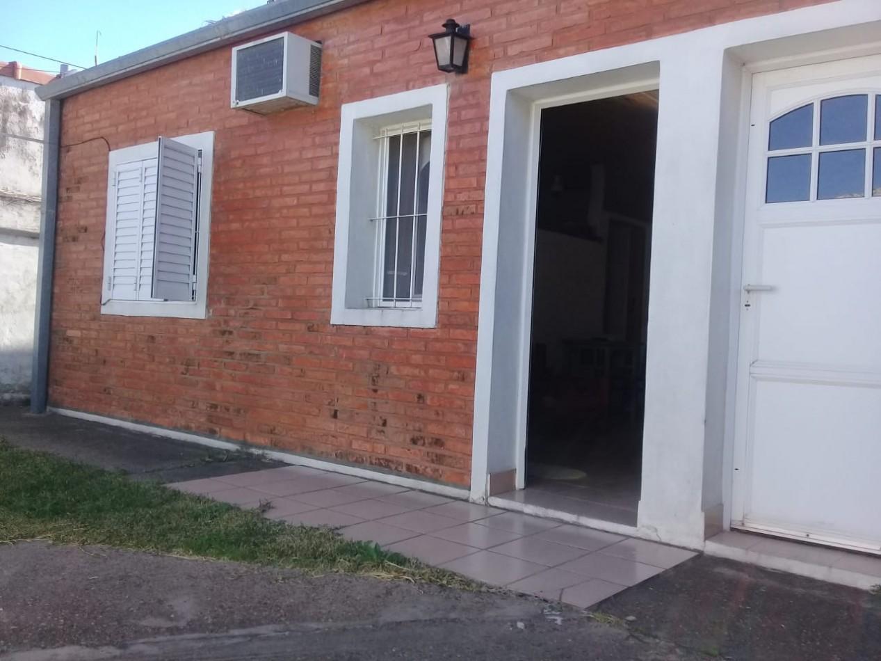 En venta oportunidad en zona sur Casa 1 dormitorio con cochera ideal inversion