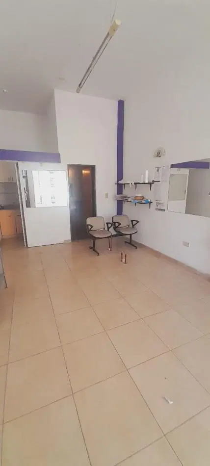 Se alquila local comercial calle Echague 5