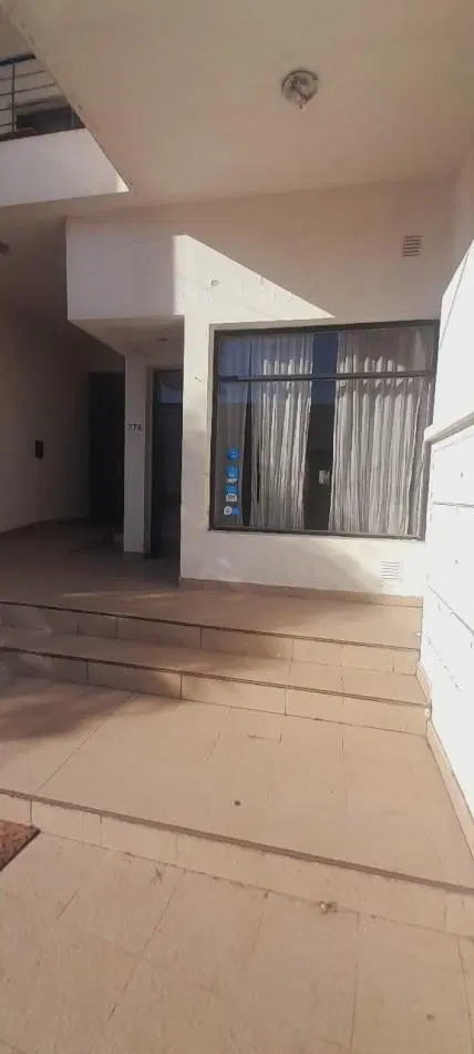 Se alquila local comercial calle Echague 2