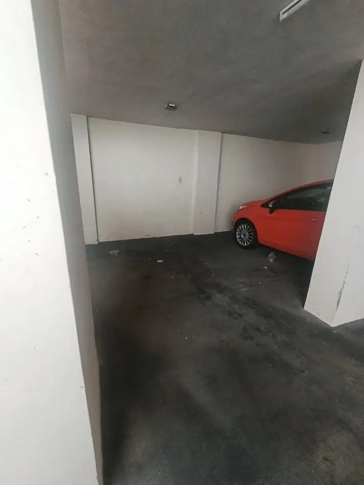 Alquilo cochera en calle Andres Pazos 128 frente a caja de Jubilaciones y una cuadra de peatonal 1