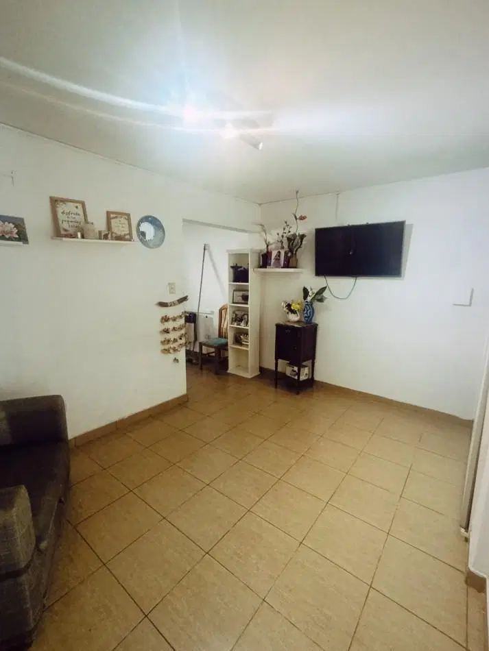 En venta hermosa propiedad en 3 modulos Casa mas departamento mas galpon excelente ubicacion 5