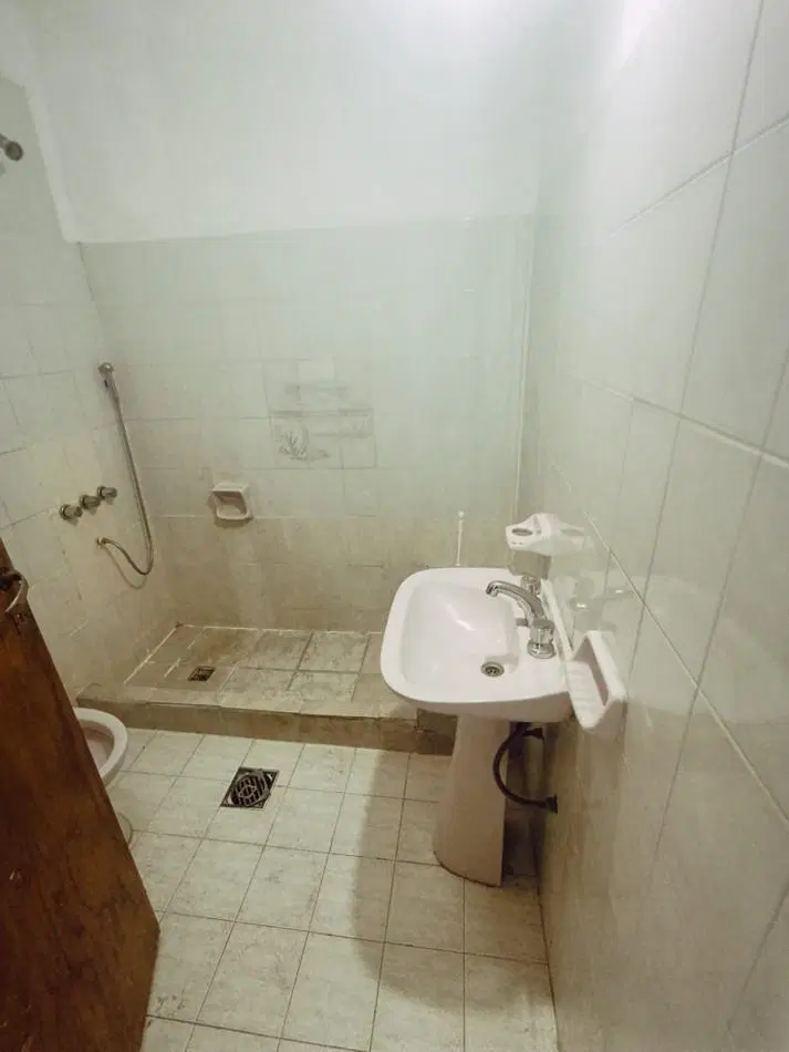En venta hermosa propiedad en 3 modulos Casa mas departamento mas galpon excelente ubicacion 3