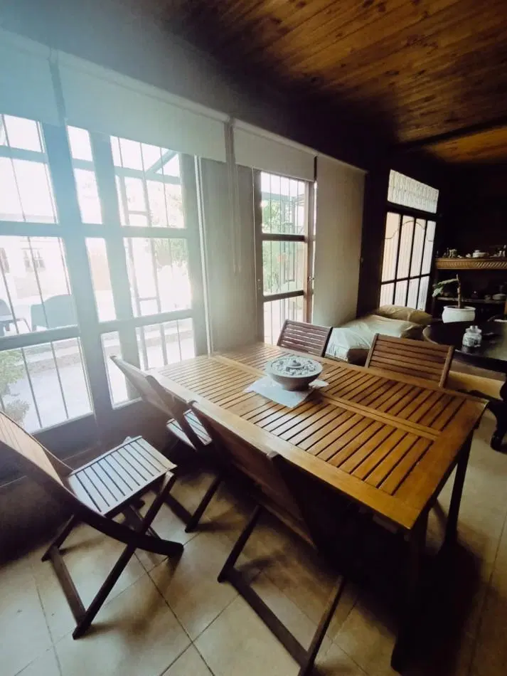 En venta exclusiva y exquisita casa de 3 dormitorios con pileta zona Brown y Grella 3