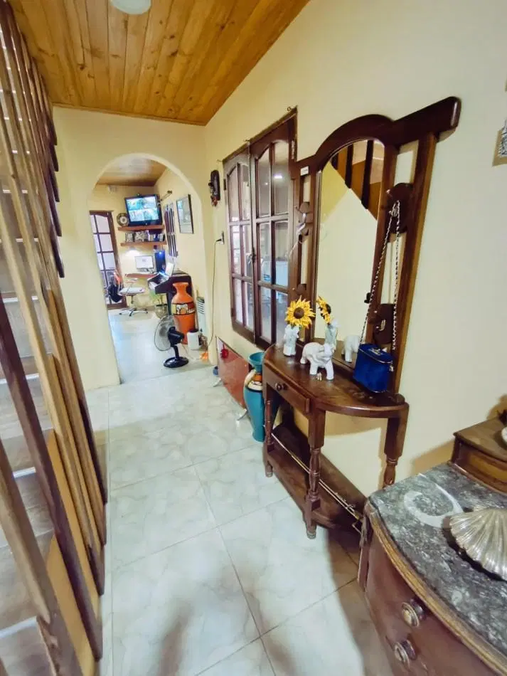 En venta exclusiva y exquisita casa de 3 dormitorios con pileta zona Brown y Grella 1