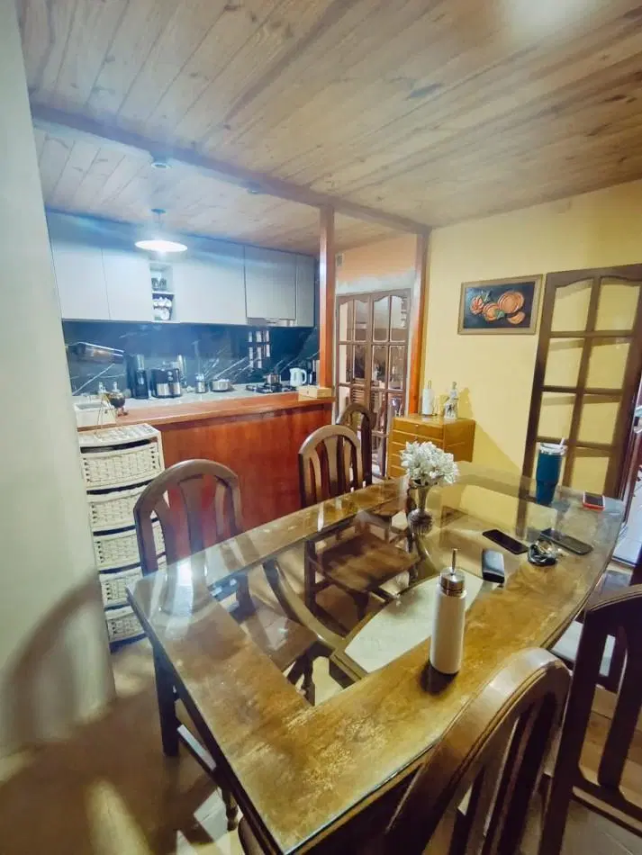 En venta exclusiva y exquisita casa de 3 dormitorios con pileta zona Brown y Grella 4