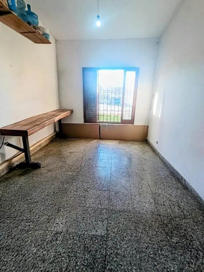 En venta casa 3 dormitorios en principal avenida de la ciudad zona Sur apta credito hipotecario 4