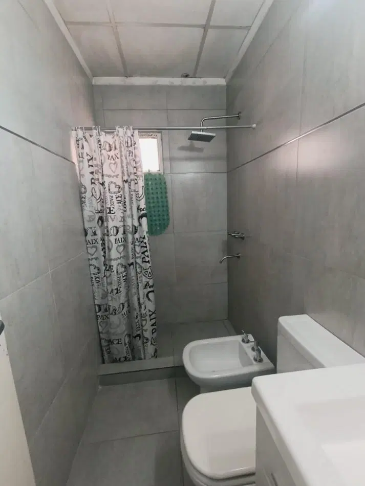 En venta hermosa casa 3 dormitorios con local comercial zona barrio Vairetti 3