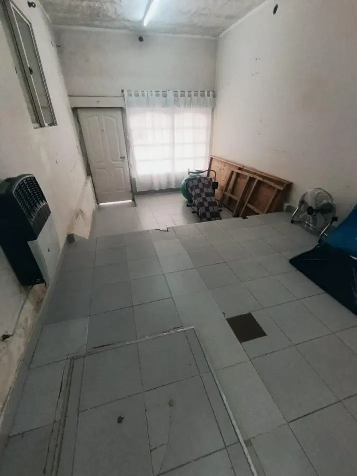 En venta hermosa casa 3 dormitorios con local comercial zona barrio Vairetti 4