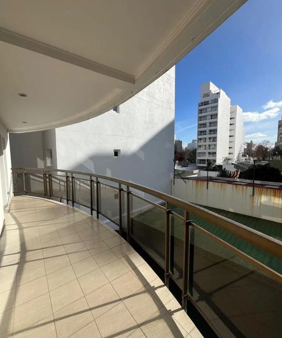 PISO EN VENTA 3 DORMITORIOS CON COCHERA EN AVENIDA 44 5
