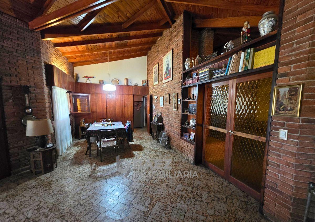 Foto de En Venta Casa de 7 ambientes, frente al lago – Villa Rumipal, Córdoba, imagen 3