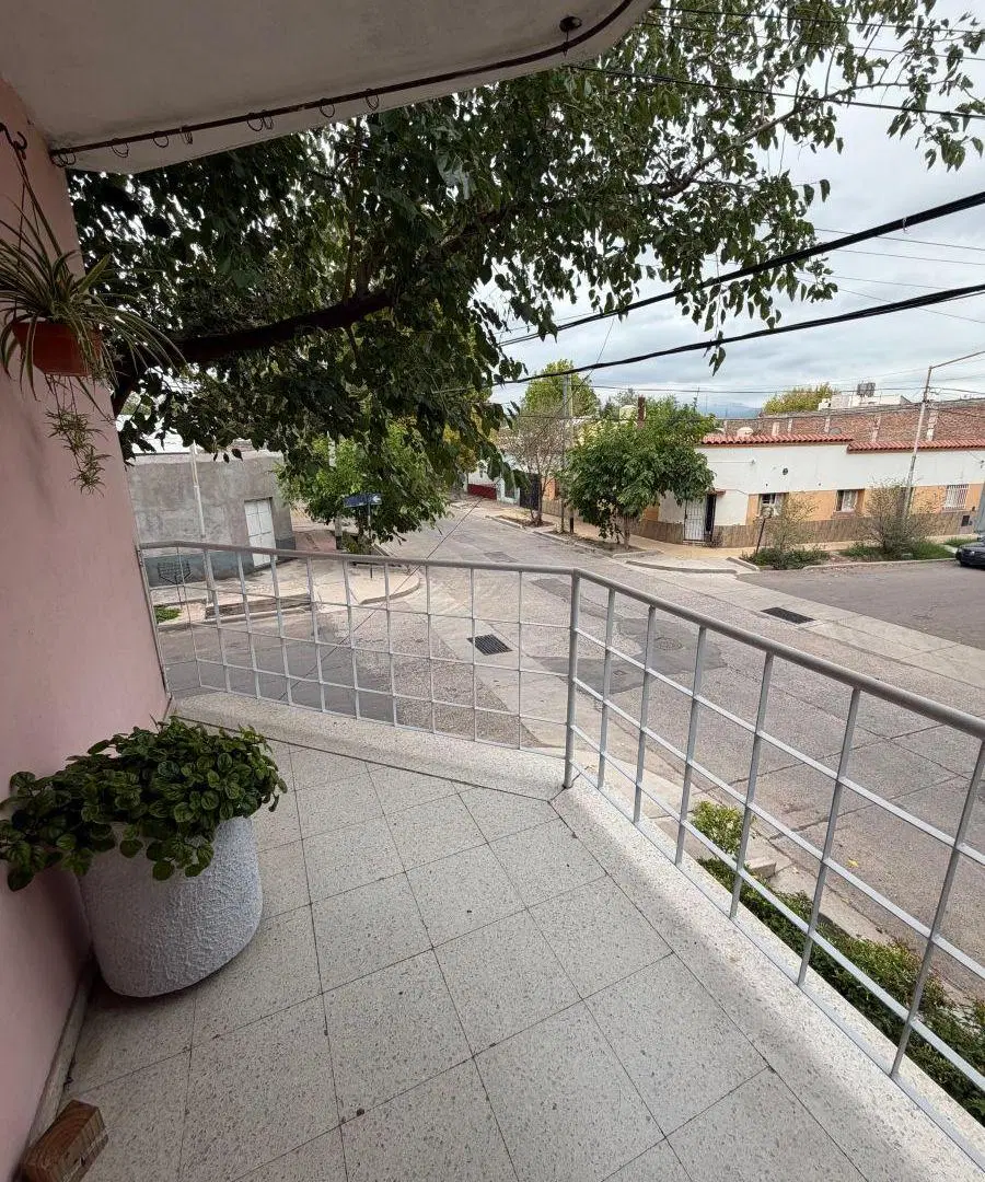 Dorrego, primer piso por escalera. Gran oportunidad. 5