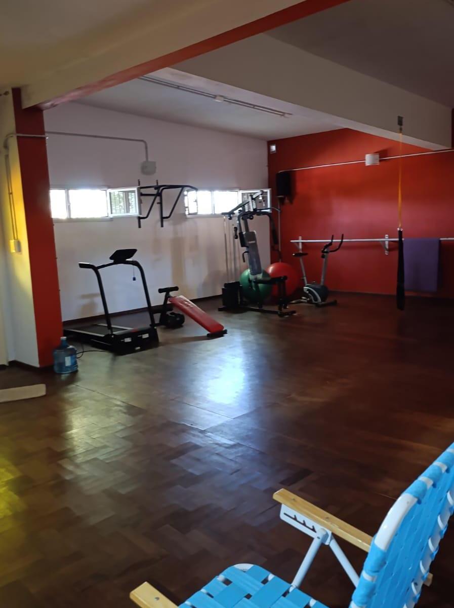 Importante Propiedad (Casa + Salón Comercial) Barrio Acuña 5