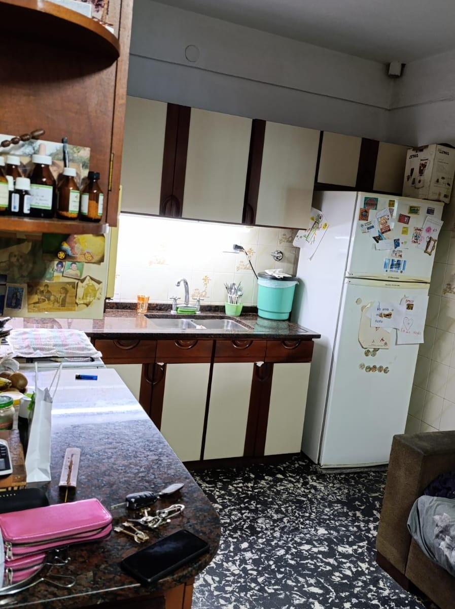 Importante Propiedad (Casa + Salón Comercial) Barrio Acuña 2