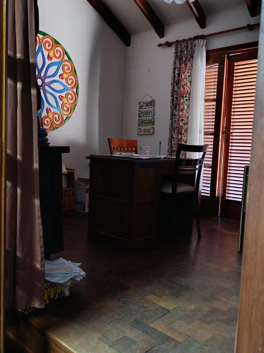 Importante Propiedad (Casa + Salón Comercial) Barrio Acuña 3