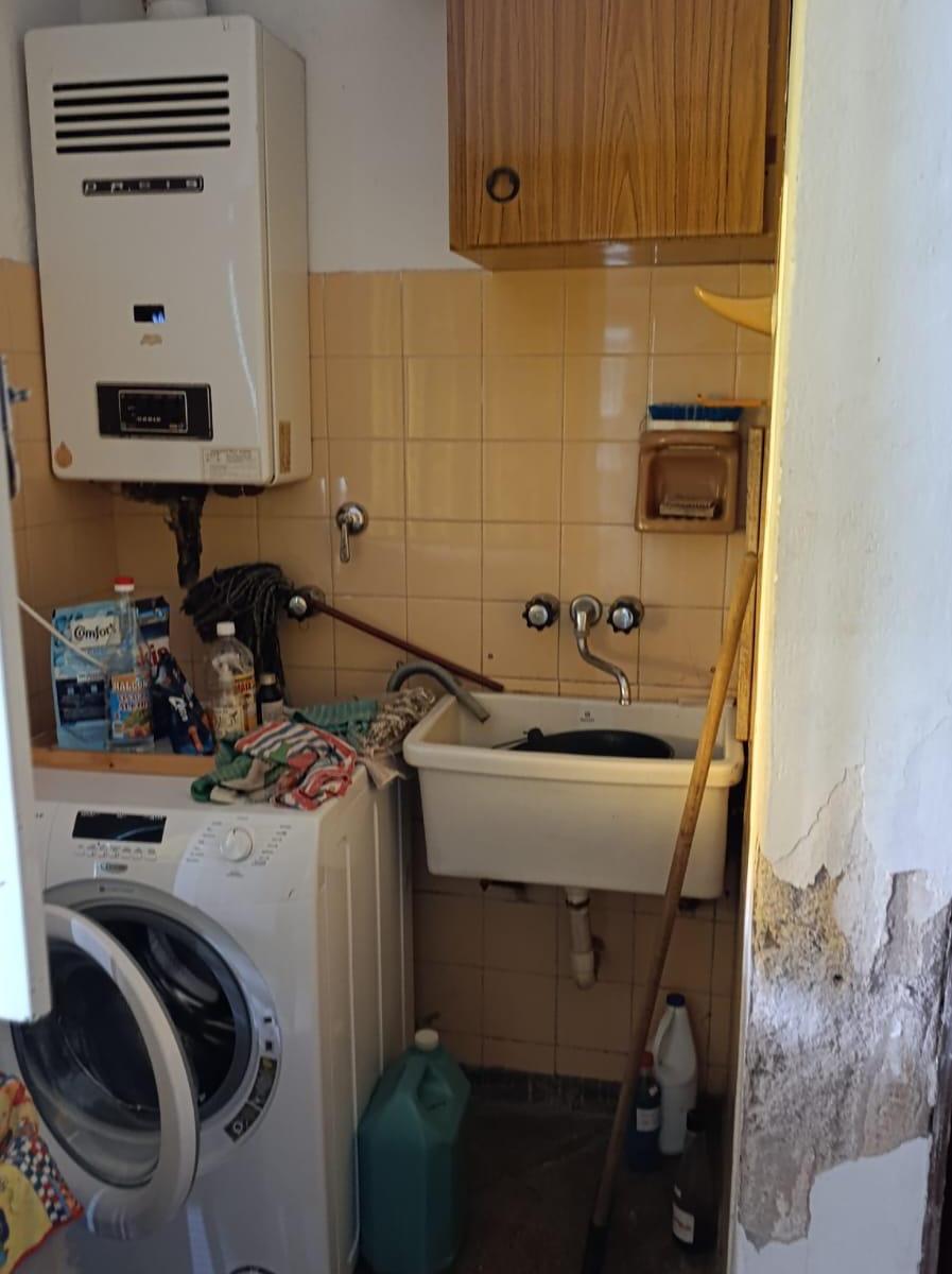 Importante Propiedad (Casa + Salón Comercial) Barrio Acuña 4