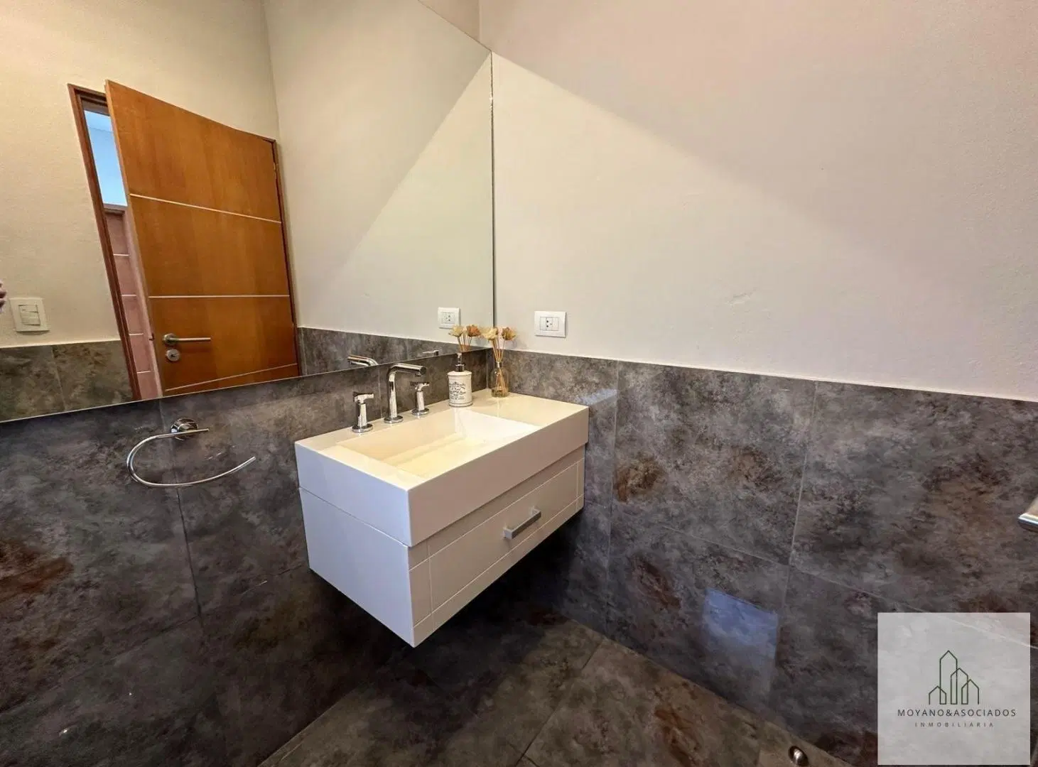 ESPECTACULAR Casa en Riberas de Manantiales 5