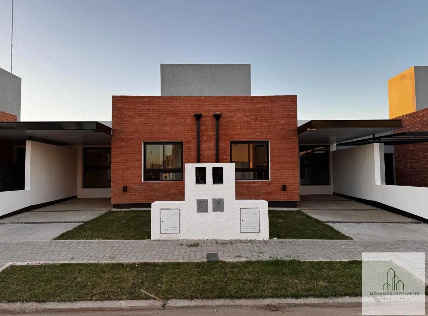 Espectacular duplex en Brisas de Manantiales 2