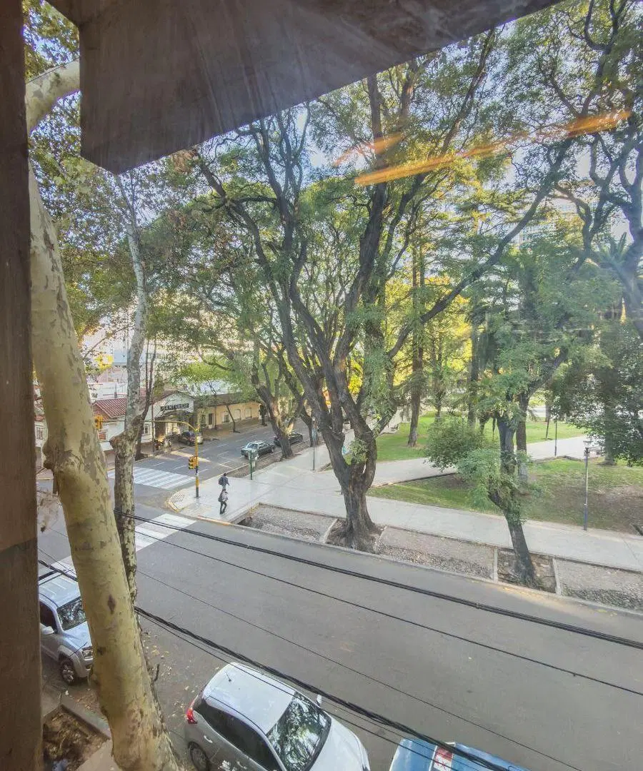 Exclusivo Piso Completo Frente a Plaza Italia en Venta 4